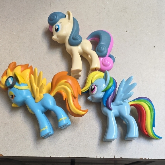 My Little Pony Blue, Yellow, and Cream Figurine Trio - Picture 2 of 7